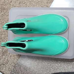 Like New Hushpuppies Rain Sneaker Size 12